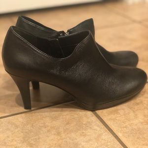 Alex Marie Stellah Bootie size 8.5.  Black